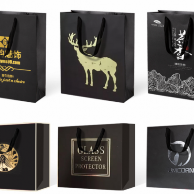 黑卡燙(tang)金手提袋